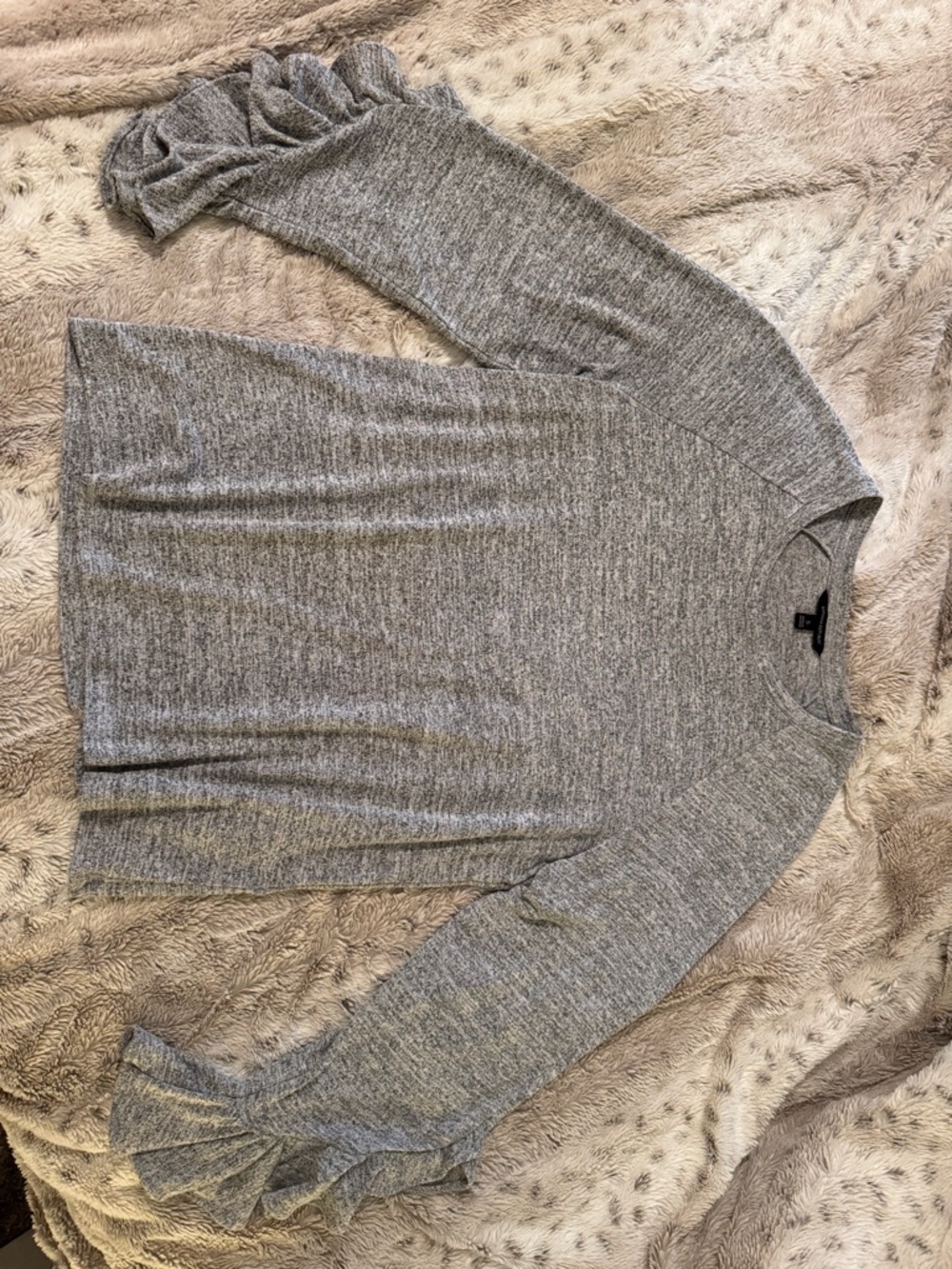 Grey Banana top with ruffled sleeves